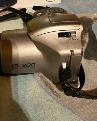 Olumpus IS-200 con obbiettivo