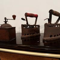 Macinapepe e ferro da stiro vintage, collezione