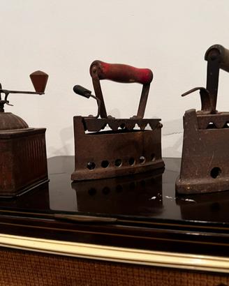 Macinapepe e ferro da stiro vintage, collezione