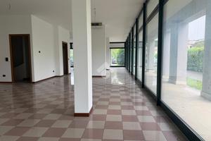 NEGOZIO A PORCIA