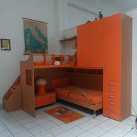 Cameretta arancione a Soppalco a 2 letti