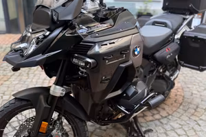 PERFETTA, NON UN GRAFFIO. DA VEDERE!