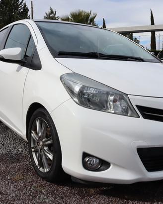 Toyota Yaris 1.4 D-4D 5 porte PANORAMA cambio AUTO