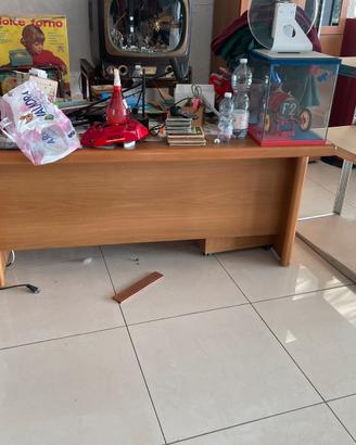 SCRIVANIE MOBILI SEDIE BANCHI OFFICINA BANCONE