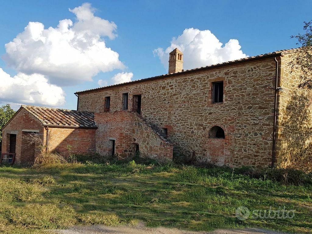 Rustico / Casale di 600 m² con box auto a Torrita - Vista 4