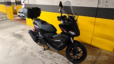 Aprilia SR GT 125  Black con 900Km