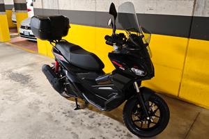 Aprilia SR GT 125  Black con 900Km