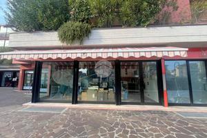 NEGOZIO A DESENZANO DEL GARDA
