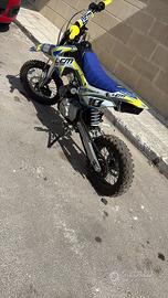 Moto lem 110 automatico con casco incluso