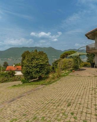Villa di 320 m² con più di 5 locali e box auto dop