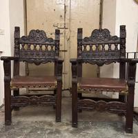 Coppia di poltrone antiche in legno