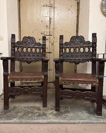 Coppia di poltrone antiche in legno