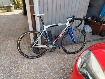 bici da corsa in carbonio
