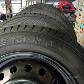 4 ruote con gomme invernali  Yaris 99/2005