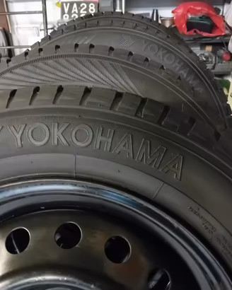 4 ruote con gomme invernali  Yaris 99/2005