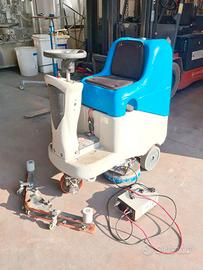 LAVASCIUGA PAVIMENTI UOMO A BORDO USATA