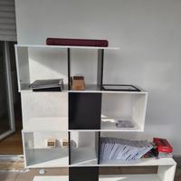 Libreria laccata bianca e nera