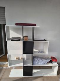 Libreria laccata bianca e nera