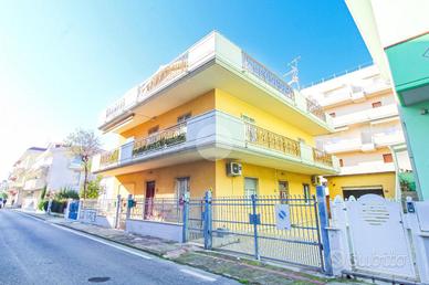 4 LOCALI A ALBA ADRIATICA