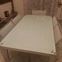 Tavolo in vetro