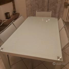 Tavolo in vetro