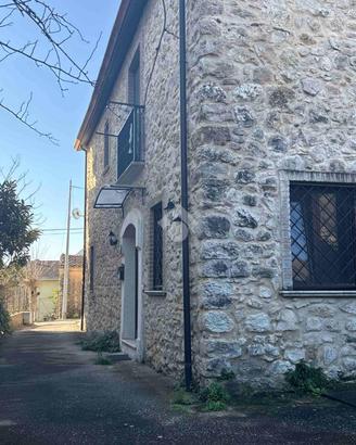 CASA SEMINDIPENDENTE A POZZILLI