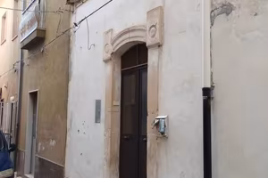 Piccola casa a Noto alta