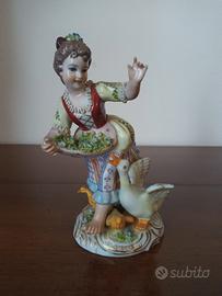 Statuetta vintage Capodimonte in porcellana