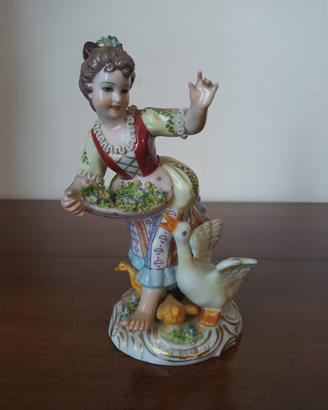 Statuetta vintage Capodimonte in porcellana