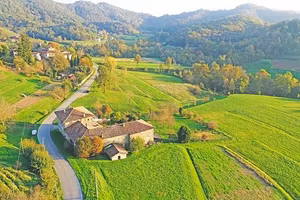 Rustico / Casale di 1200 m² con più di 5 locali e 