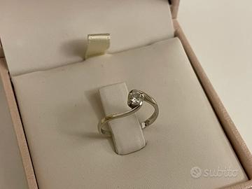 Solitario in oro bianco