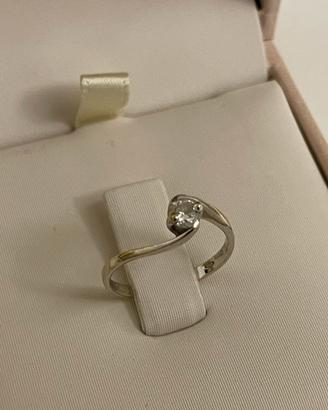 Solitario in oro bianco