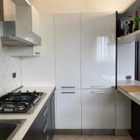 Cucina completa di elettrodomestici funzionante