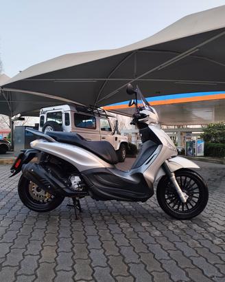 Piaggio Beverly S 300 - Come nuovo con ACCESSORI 