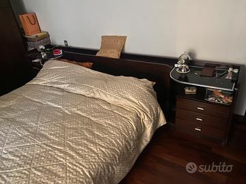 Struttura letto in legno massello, con comodini