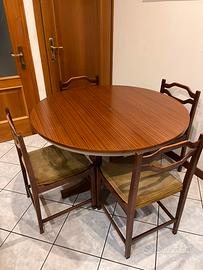 Tavola rotonda allungabile con  sedie