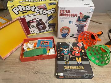 Giochi vari bambini e microscopio digitale