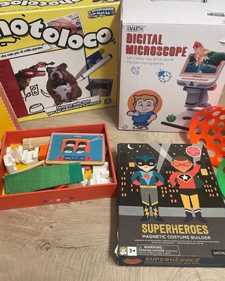 Giochi vari bambini e microscopio digitale