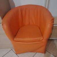 poltroncina similpelle arancione 