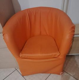poltroncina similpelle arancione 