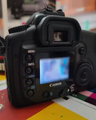 Canon EOS 20D + Obiettivo Zoom 18-55 + accessori