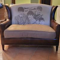 Divano tributo The Beatles