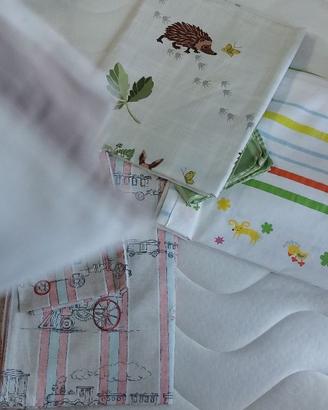 Cuscino e biancheria per lettino