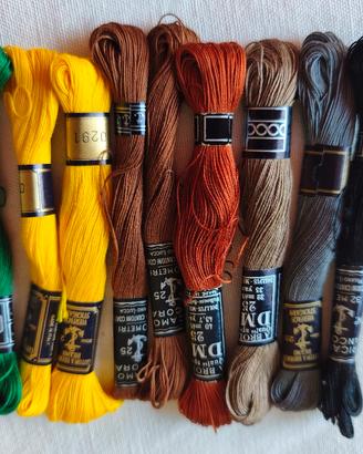 n. 9 matassine di cotone da ricamo