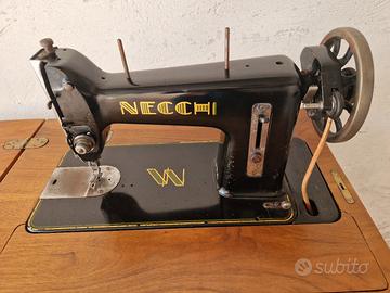 macchina da cucire Necchi vintage 