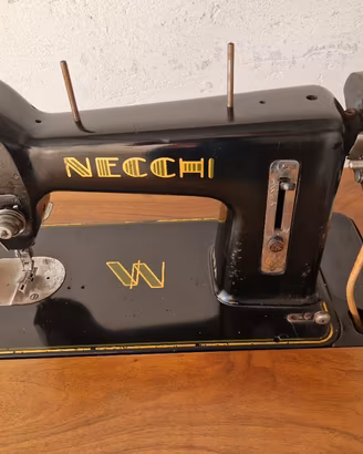 macchina da cucire Necchi vintage 