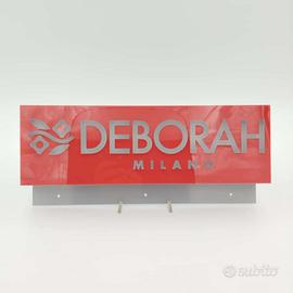 Insegna Deborah Milano