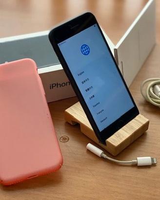 iPhone 7 con 32 Gb. completo uni proprietario