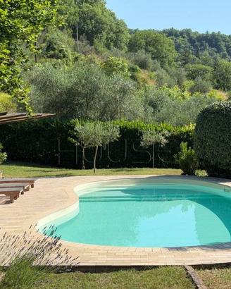 Rustico / Casale di 230 m² con 3 locali e posto au