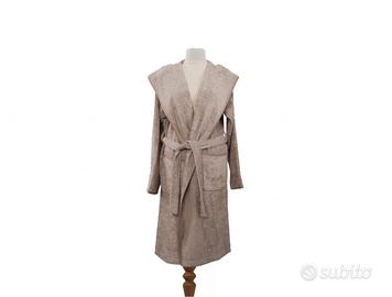 vari accappatoi di diversi colori